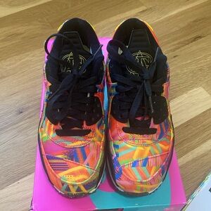 Nike Air Max 90 Latino Heritage Month Familia Women’s size 8